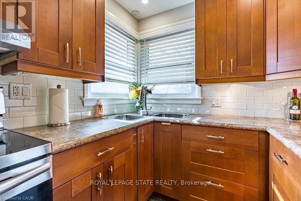 105 Mcelroy Road E, Hamilton, Ontario  L9A 1Z1 - Photo 12 - X12463112