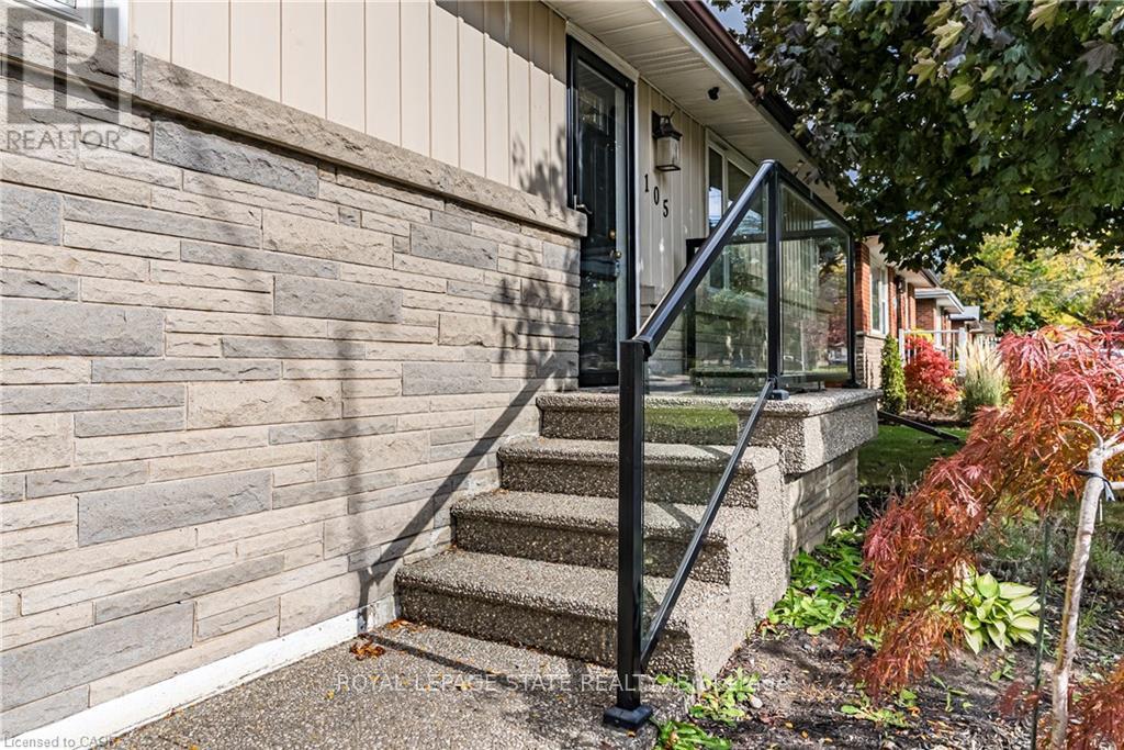 105 Mcelroy Road E, Hamilton, Ontario  L9A 1Z1 - Photo 2 - X12463112