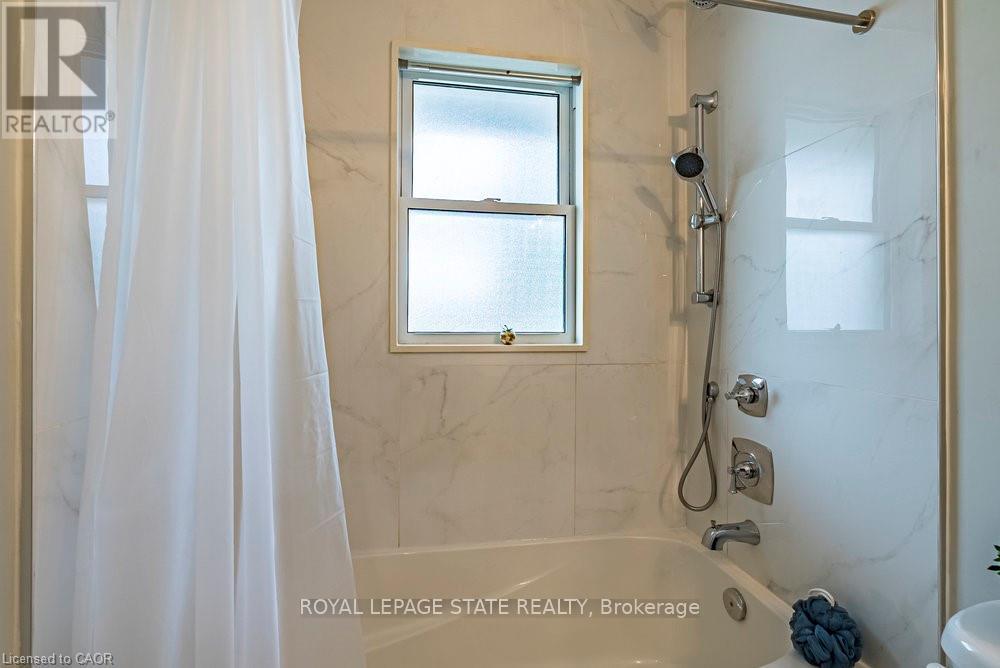 105 Mcelroy Road E, Hamilton, Ontario  L9A 1Z1 - Photo 24 - X12463112