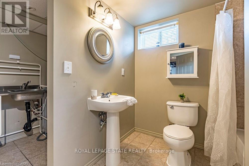 105 Mcelroy Road E, Hamilton, Ontario  L9A 1Z1 - Photo 35 - X12463112
