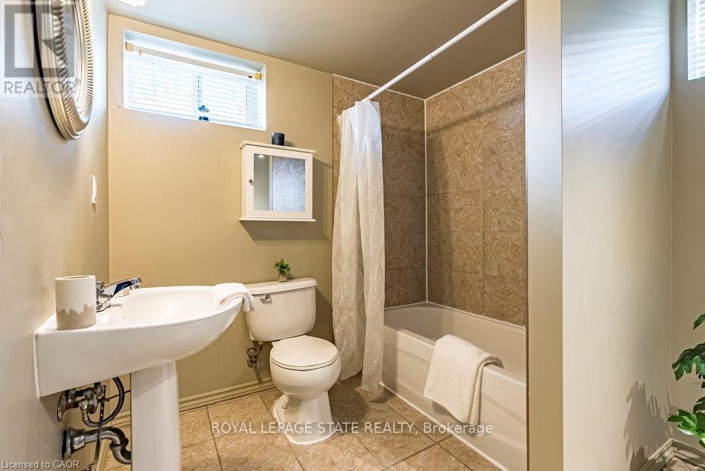 105 Mcelroy Road E, Hamilton, Ontario  L9A 1Z1 - Photo 36 - X12463112