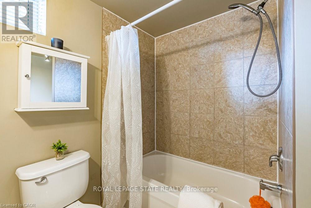 105 Mcelroy Road E, Hamilton, Ontario  L9A 1Z1 - Photo 37 - X12463112