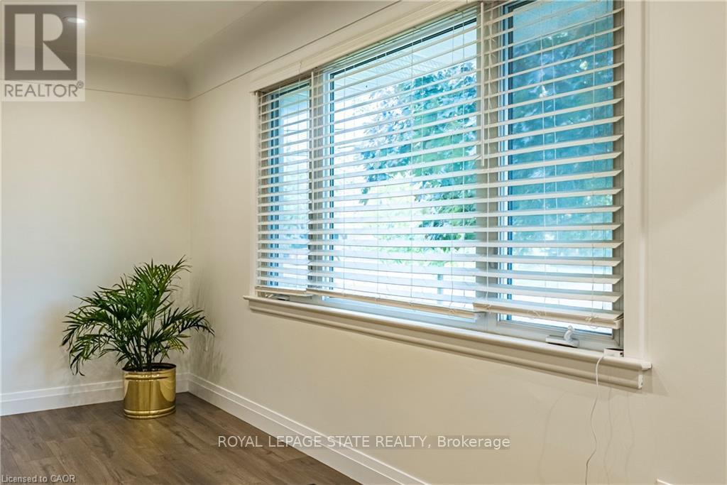 105 Mcelroy Road E, Hamilton, Ontario  L9A 1Z1 - Photo 5 - X12463112