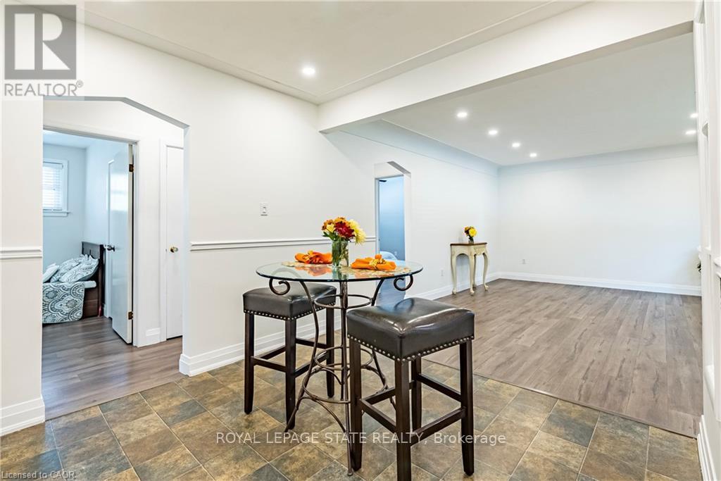 105 Mcelroy Road E, Hamilton, Ontario  L9A 1Z1 - Photo 8 - X12463112