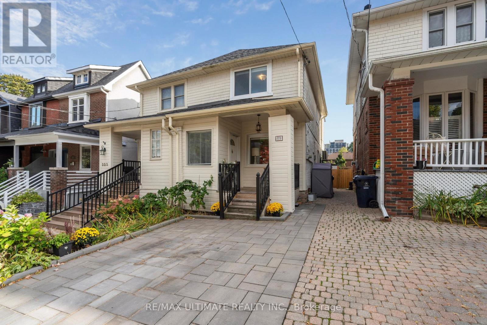 221 ERSKINE AVENUE, Toronto, Ontario