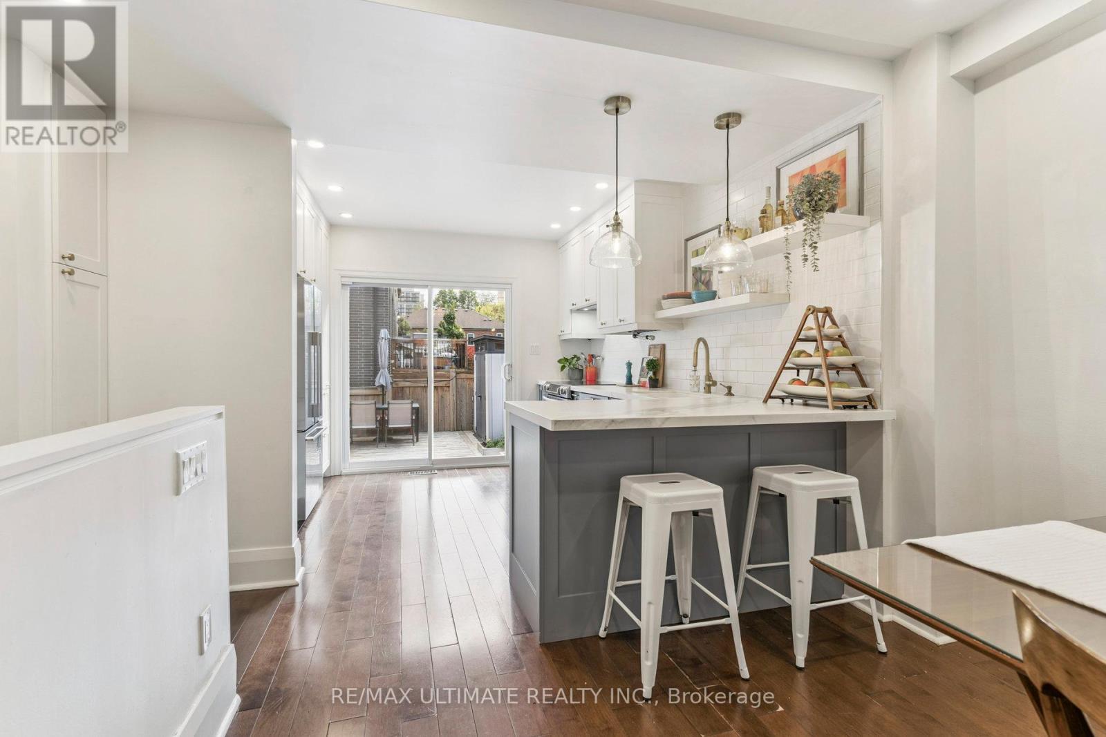 221 Erskine Avenue, Toronto, Ontario  M4P 1Z5 - Photo 12 - C12463154
