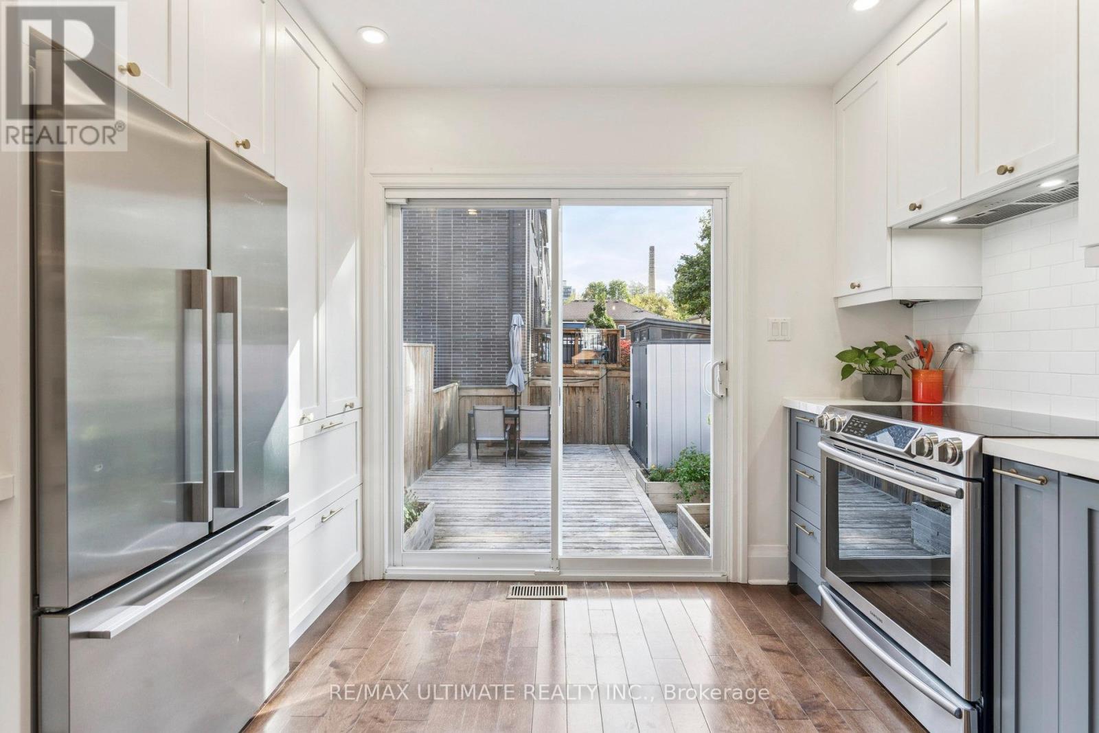 221 Erskine Avenue, Toronto, Ontario  M4P 1Z5 - Photo 14 - C12463154