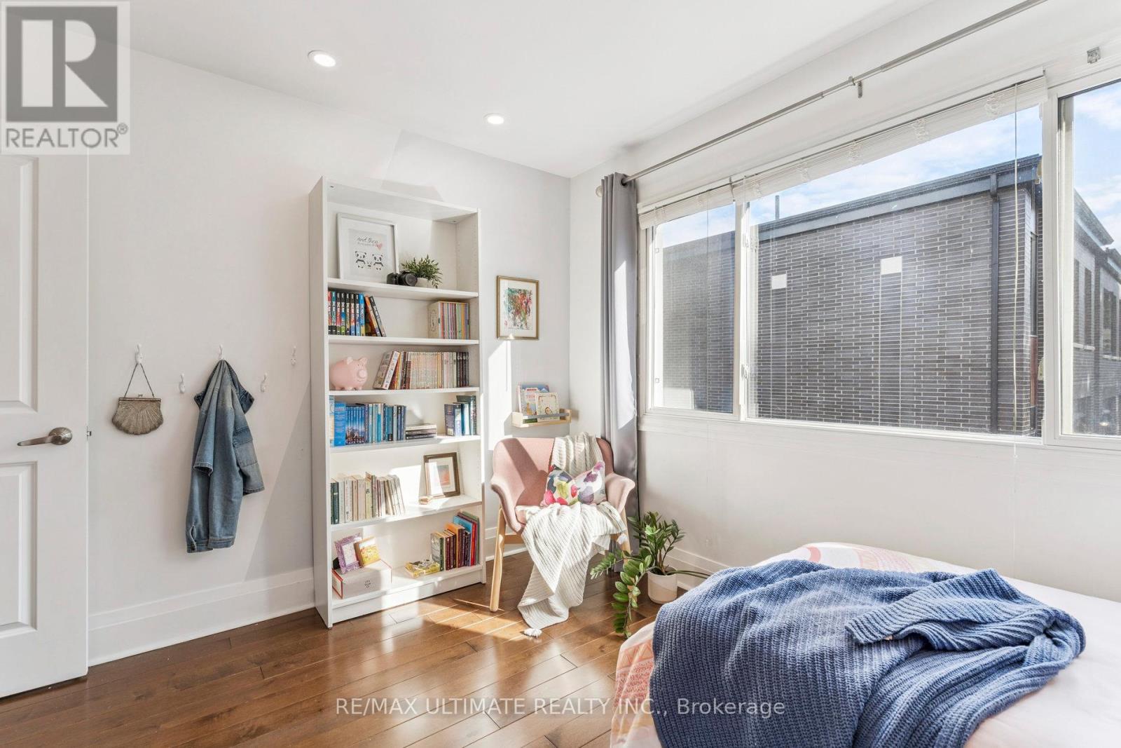221 Erskine Avenue, Toronto, Ontario  M4P 1Z5 - Photo 18 - C12463154