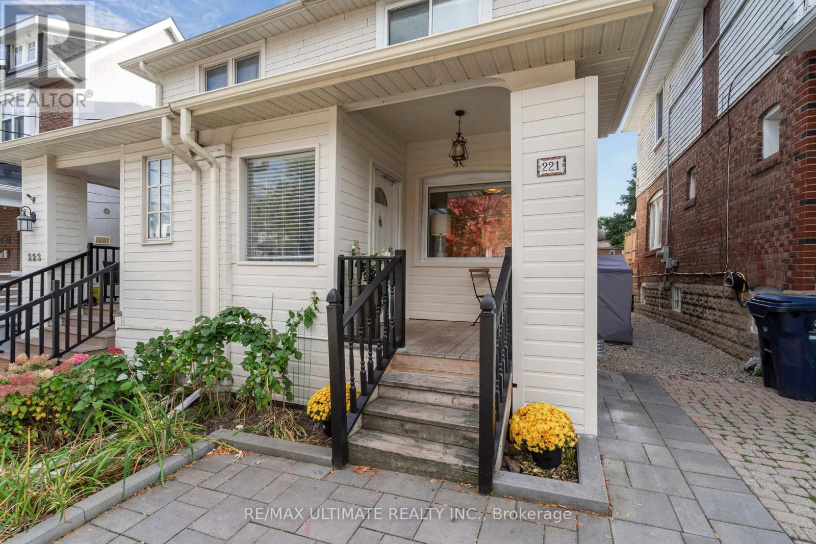 221 Erskine Avenue, Toronto, Ontario  M4P 1Z5 - Photo 2 - C12463154