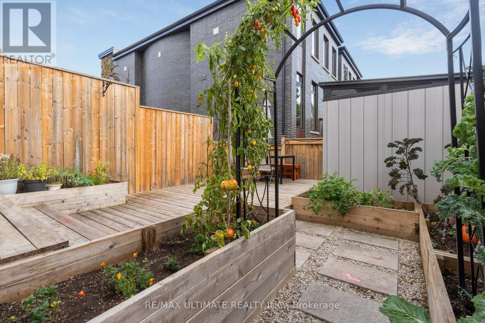 221 Erskine Avenue, Toronto, Ontario  M4P 1Z5 - Photo 33 - C12463154