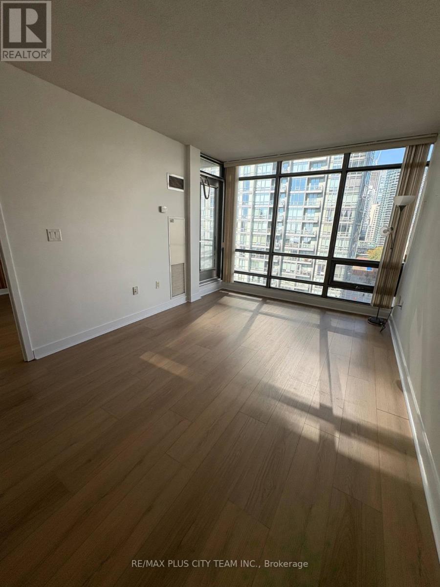 1008 - 5 Mariner Terrace, Toronto, Ontario  M5V 3V6 - Photo 3 - C12463202