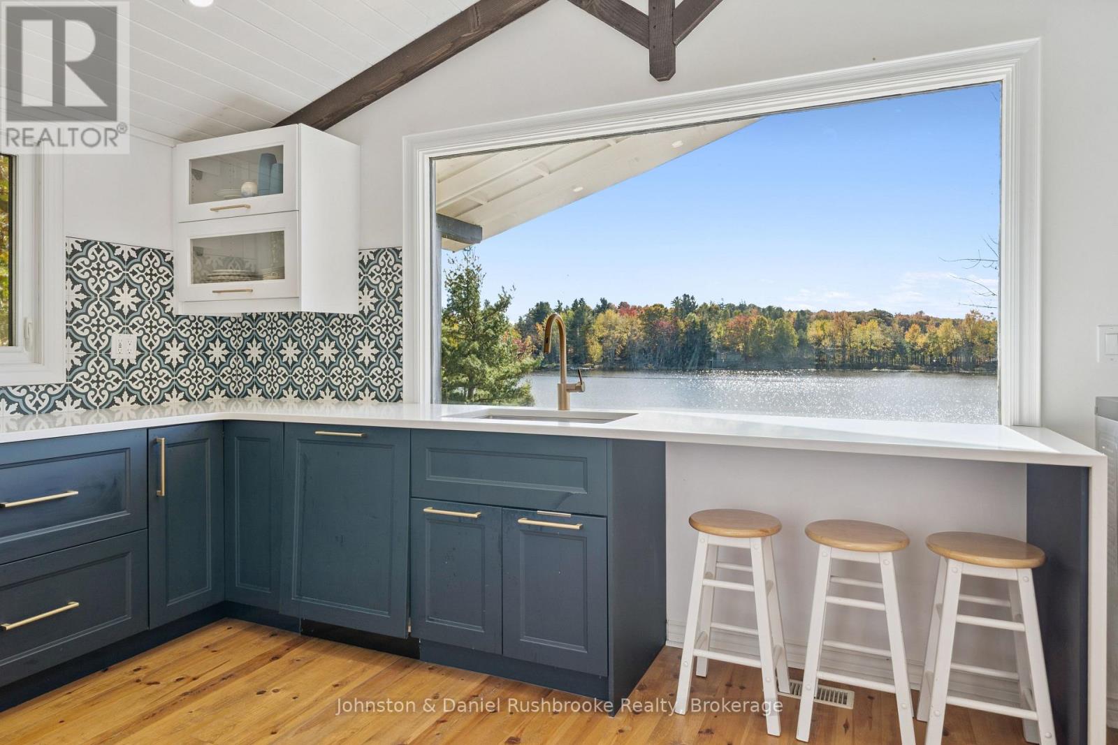 1042 El-Kee Point Lane, Muskoka Lakes, Ontario  P0B 1J0 - Photo 10 - X12463395