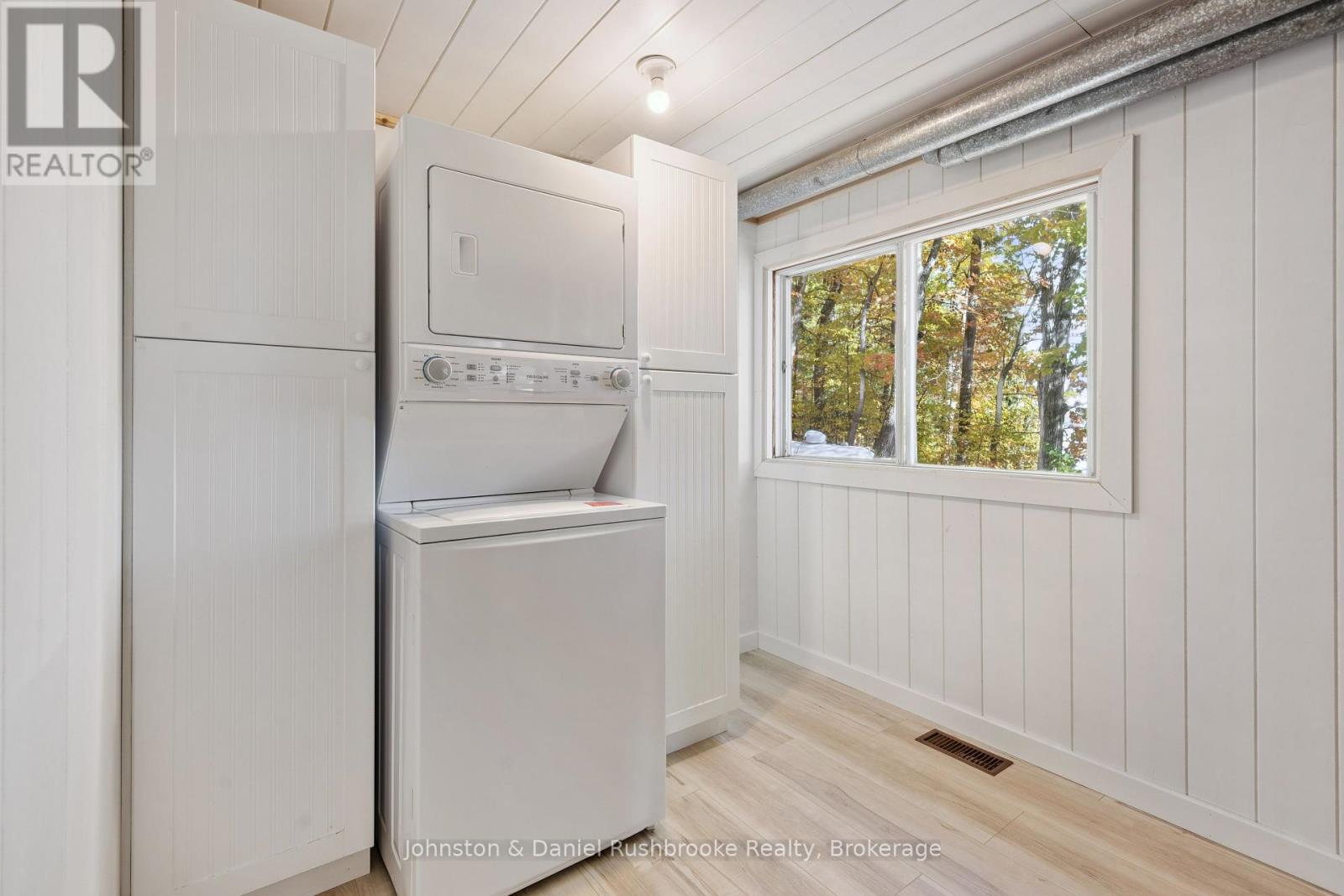1042 El-Kee Point Lane, Muskoka Lakes, Ontario  P0B 1J0 - Photo 19 - X12463395