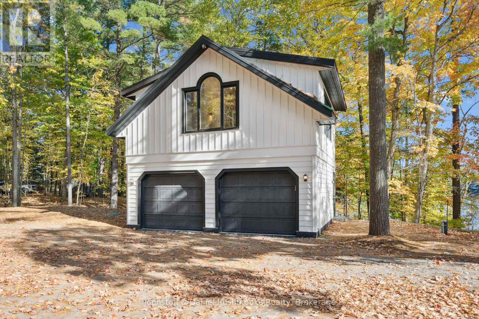1042 El-Kee Point Lane, Muskoka Lakes, Ontario  P0B 1J0 - Photo 20 - X12463395