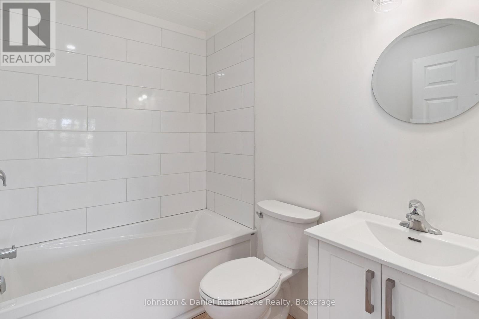 1042 El-Kee Point Lane, Muskoka Lakes, Ontario  P0B 1J0 - Photo 26 - X12463395