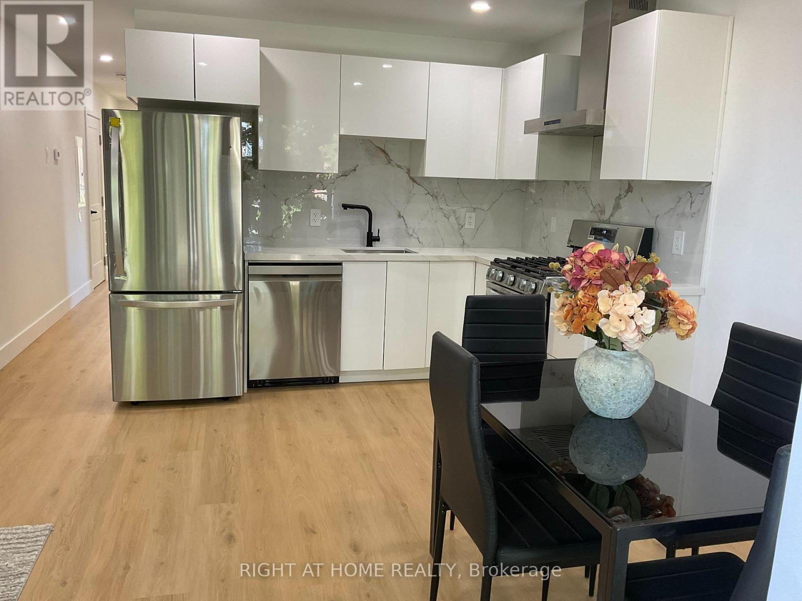 674 Manning Avenue W, Toronto, Ontario  M6G 2W4 - Photo 15 - C12463307