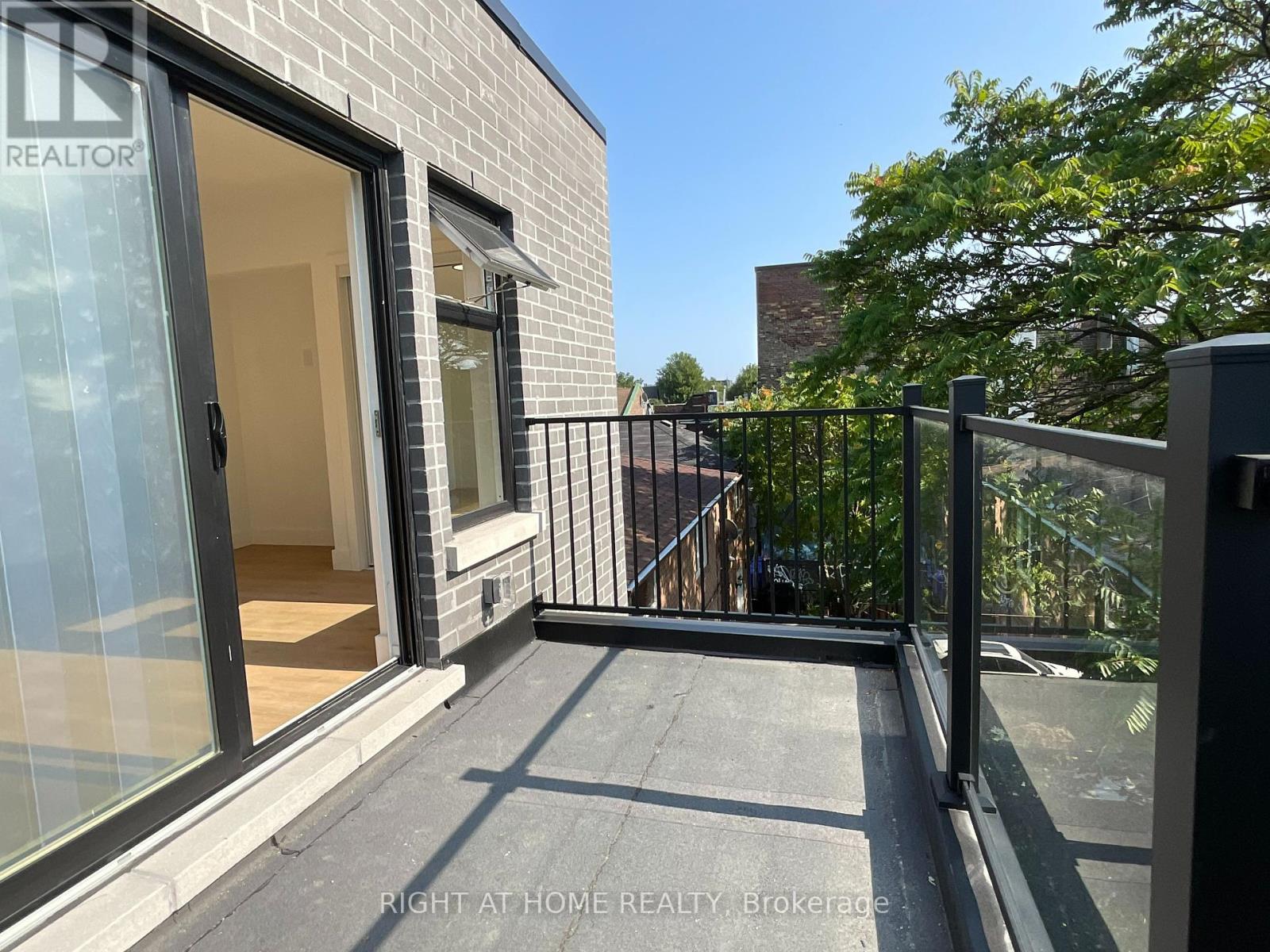 674 Manning Avenue W, Toronto, Ontario  M6G 2W4 - Photo 17 - C12463307