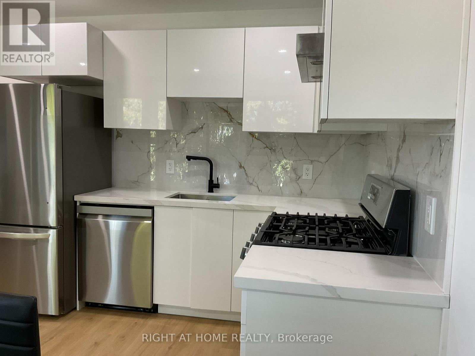 674 Manning Avenue W, Toronto, Ontario  M6G 2W4 - Photo 18 - C12463307