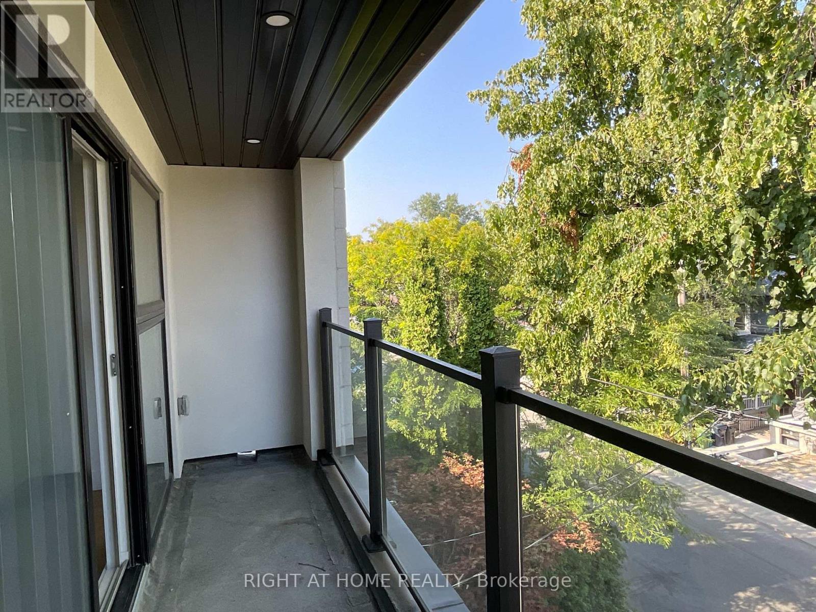 674 Manning Avenue W, Toronto, Ontario  M6G 2W4 - Photo 2 - C12463307