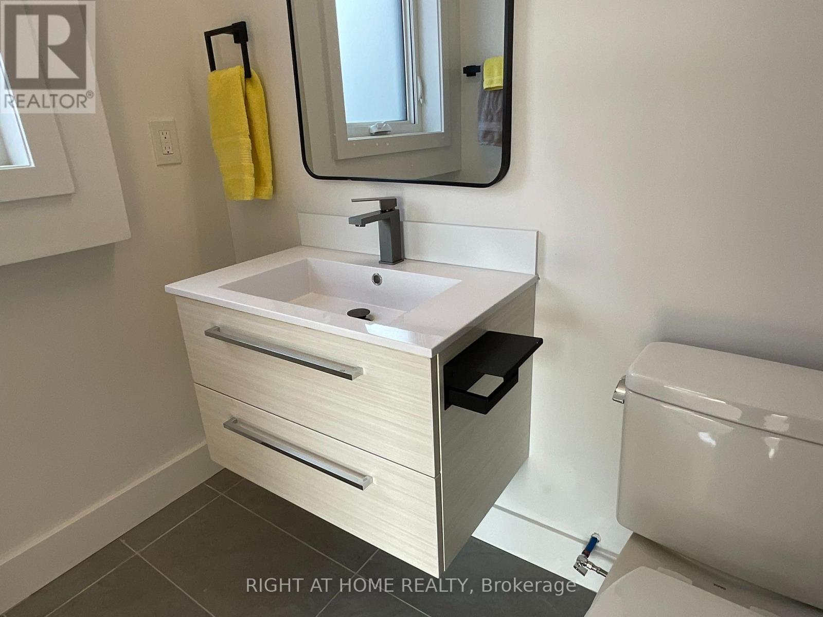 674 Manning Avenue W, Toronto, Ontario  M6G 2W4 - Photo 28 - C12463307