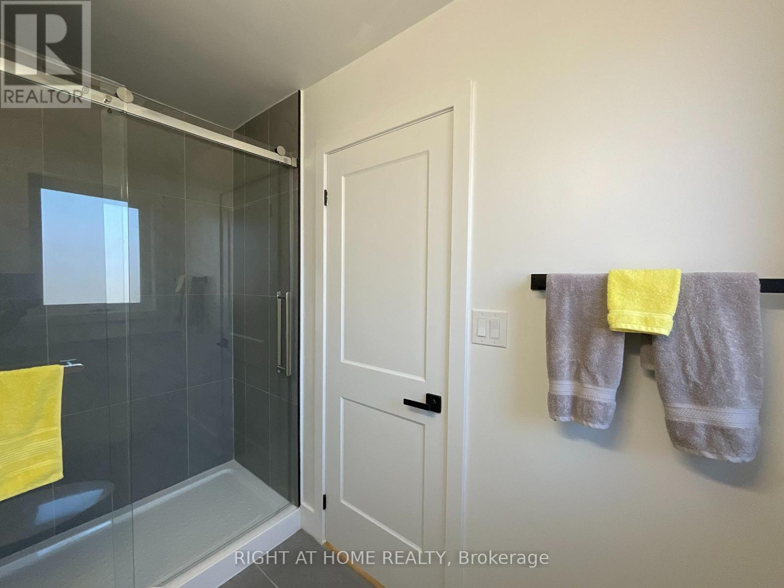 674 Manning Avenue W, Toronto, Ontario  M6G 2W4 - Photo 29 - C12463307