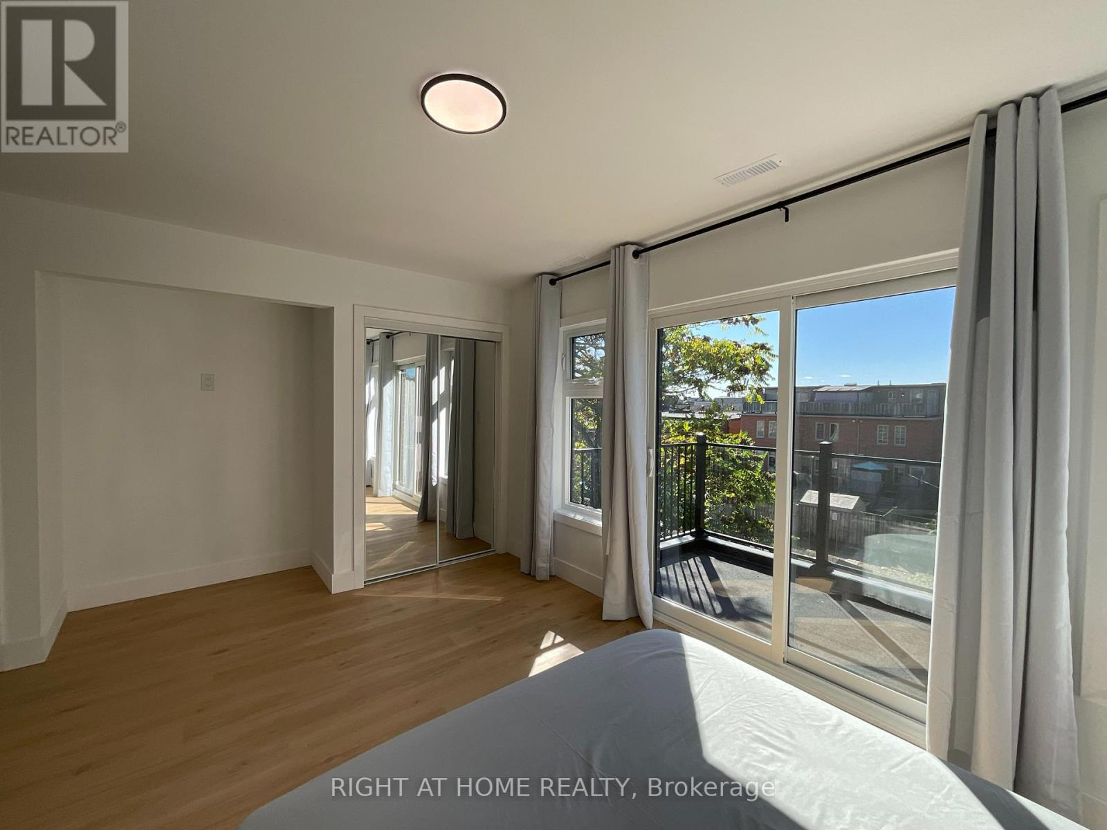 674 Manning Avenue W, Toronto, Ontario  M6G 2W4 - Photo 31 - C12463307