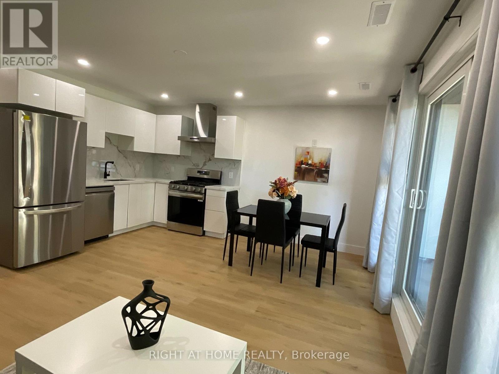 674 Manning Avenue W, Toronto, Ontario  M6G 2W4 - Photo 9 - C12463307