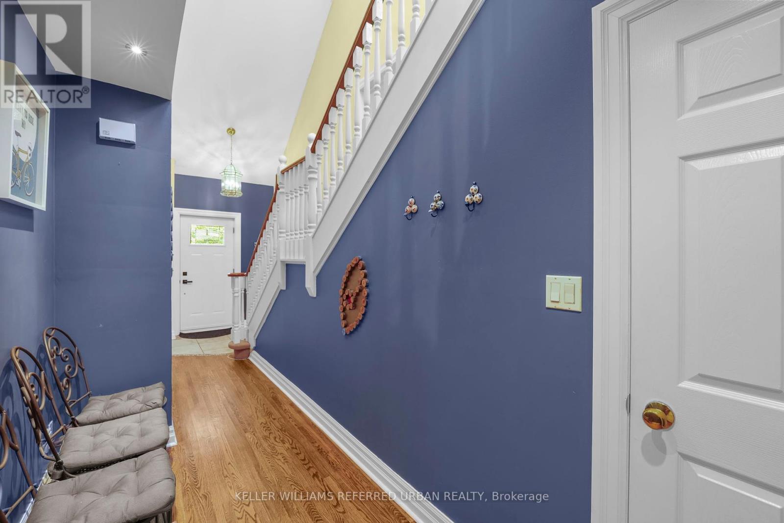 Upper - 240 Cameron Avenue, Toronto, Ontario  M2N 1E7 - Photo 3 - C12463322