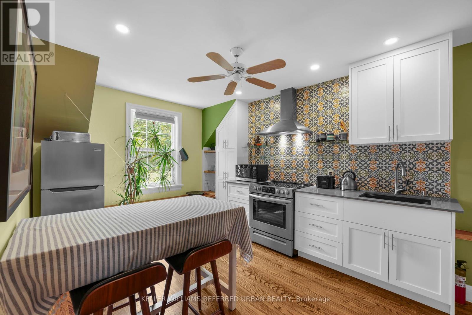 Upper - 240 Cameron Avenue, Toronto, Ontario  M2N 1E7 - Photo 5 - C12463322