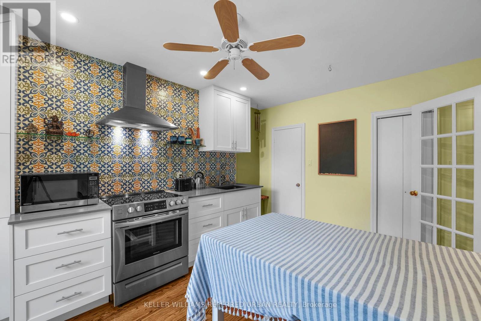 Upper - 240 Cameron Avenue, Toronto, Ontario  M2N 1E7 - Photo 6 - C12463322