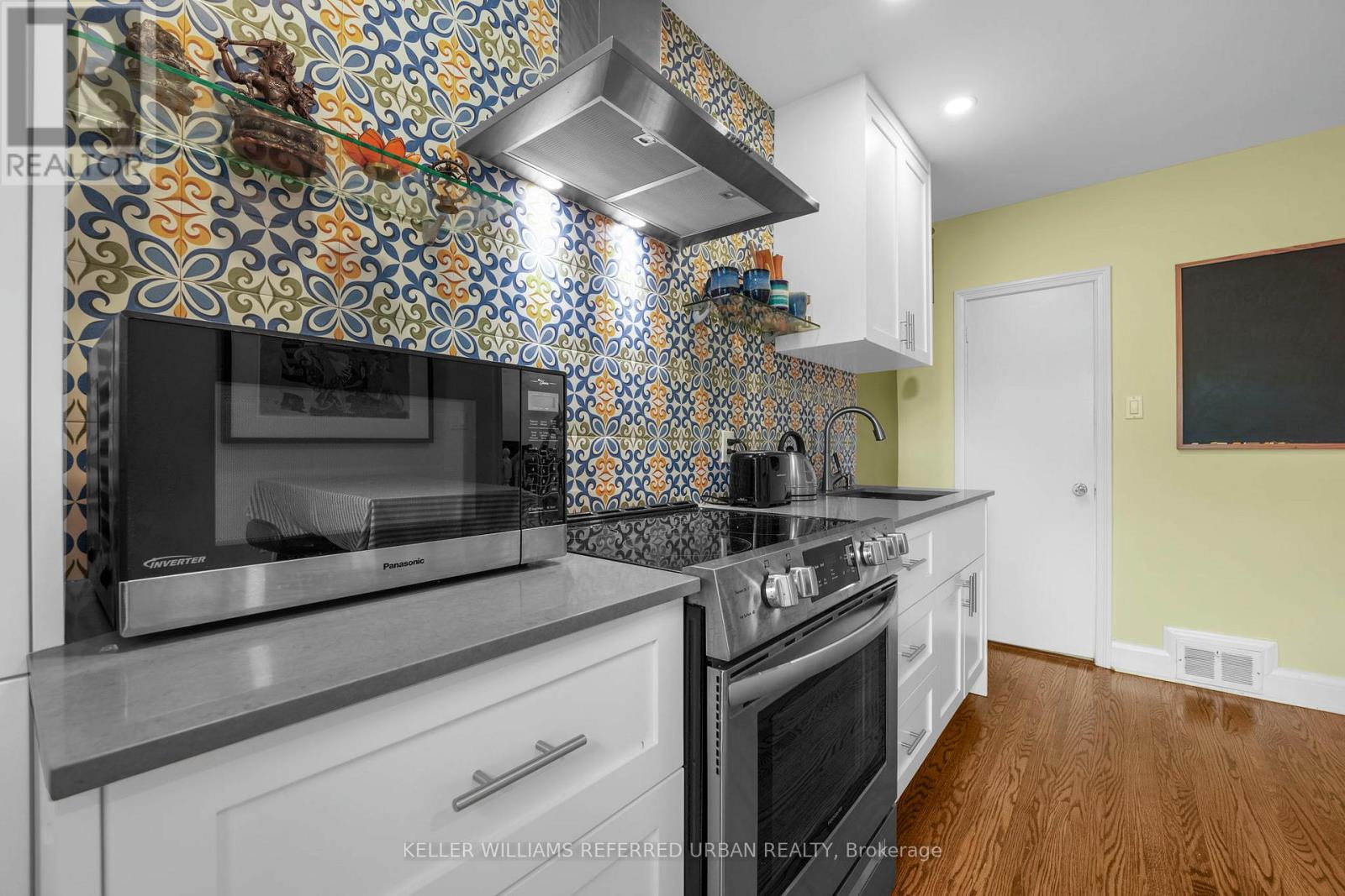 Upper - 240 Cameron Avenue, Toronto, Ontario  M2N 1E7 - Photo 7 - C12463322