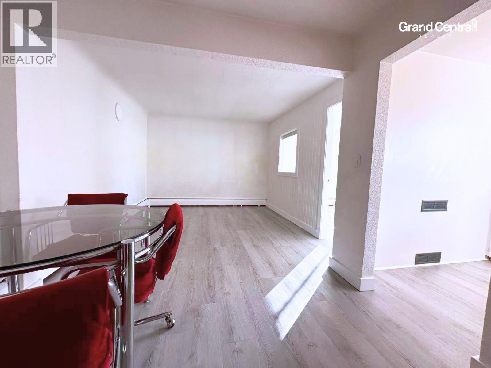 8692 French Street, Vancouver, British Columbia  V6P 4W6 - Photo 2 - C8072994
