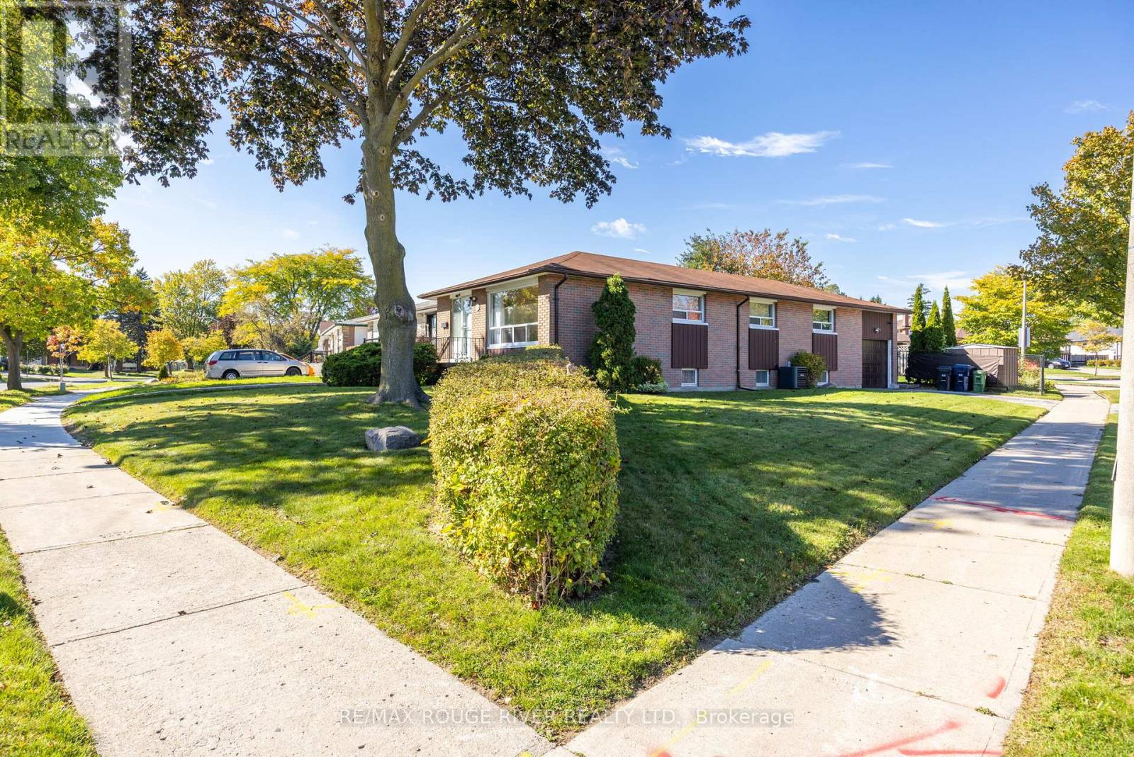 412 Brimorton Drive, Toronto, Ontario  M1H 2E3 - Photo 2 - E12463161