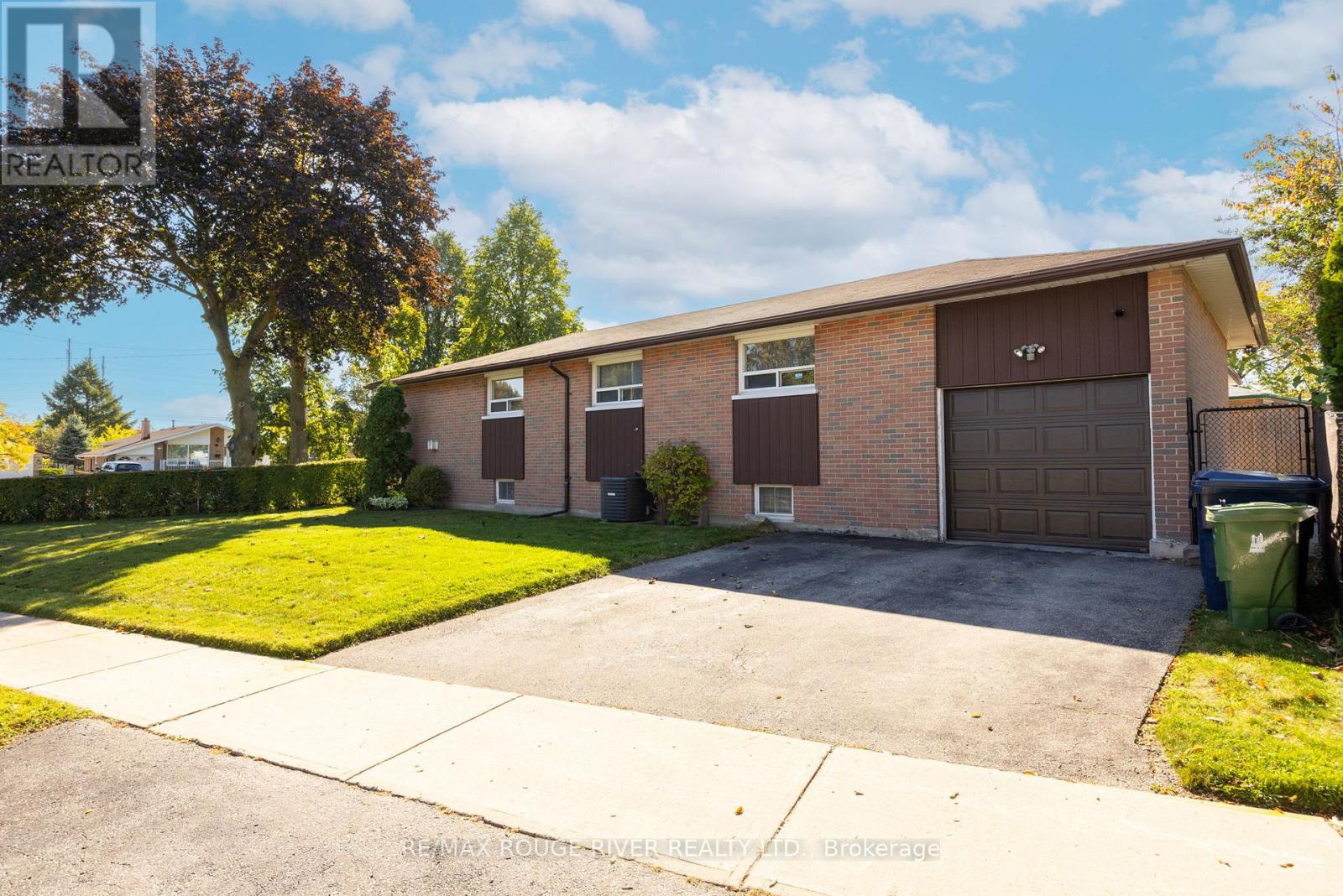 412 Brimorton Drive, Toronto, Ontario  M1H 2E3 - Photo 3 - E12463161