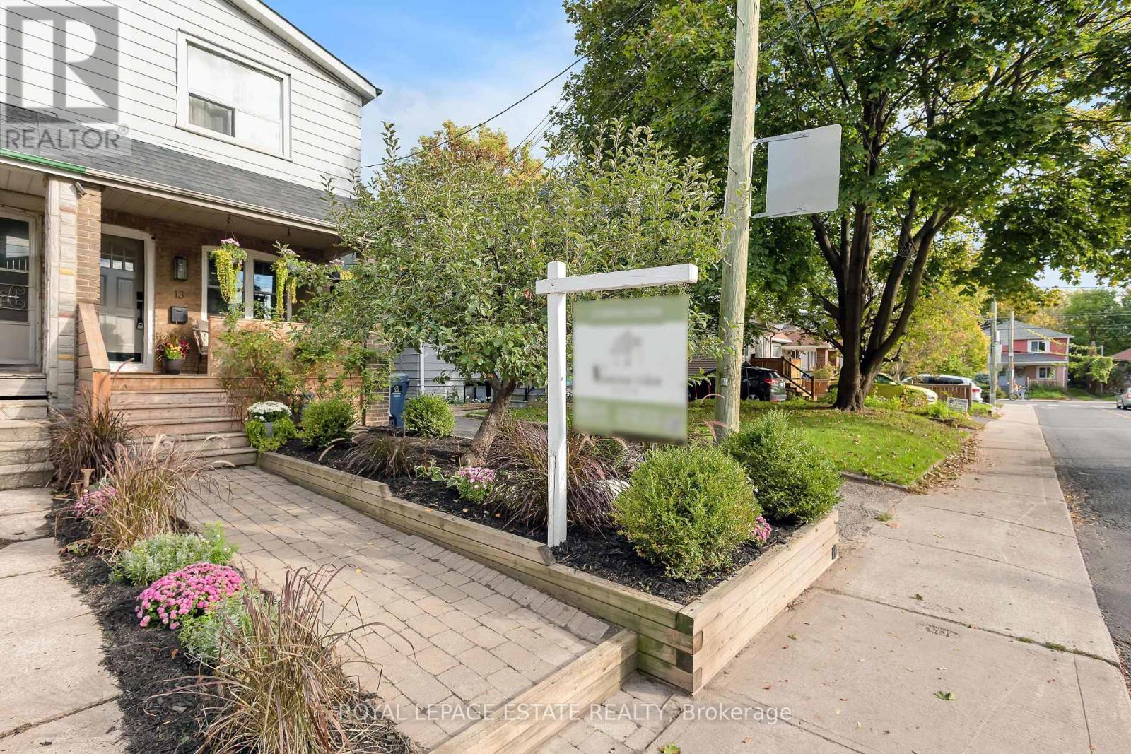 13 Eastdale Avenue, Toronto, Ontario  M4C 4Z8 - Photo 2 - E12463163