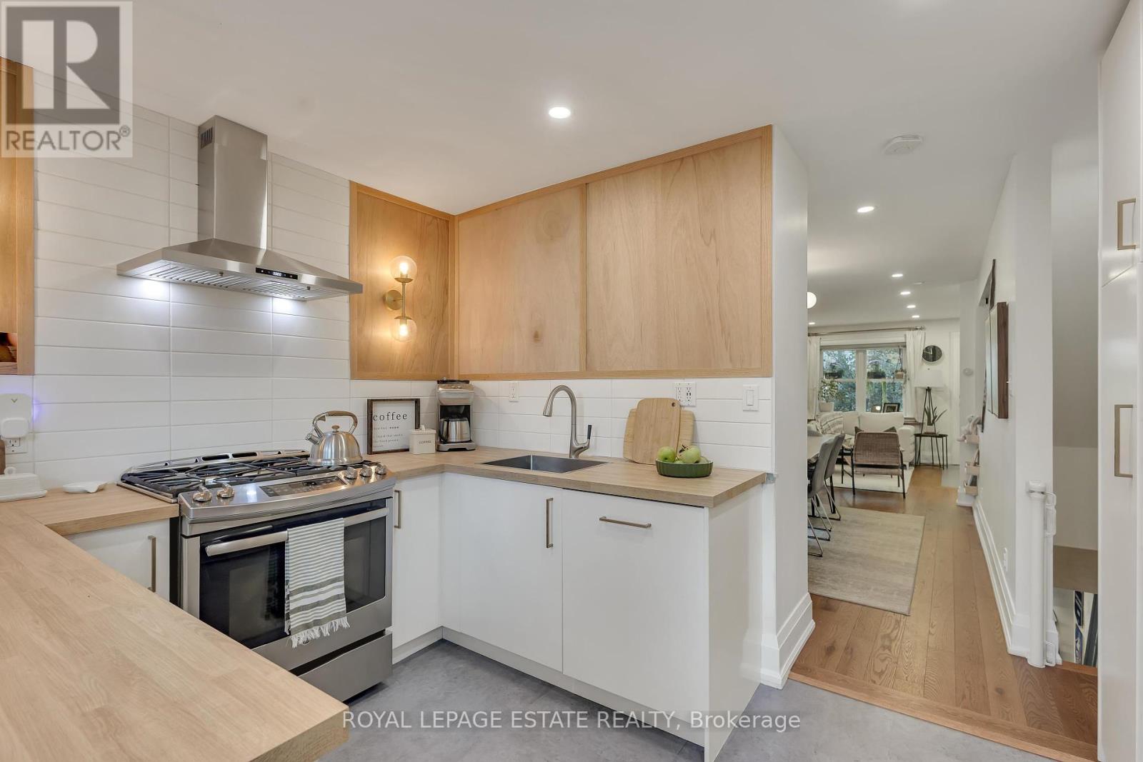 13 Eastdale Avenue, Toronto, Ontario  M4C 4Z8 - Photo 9 - E12463163