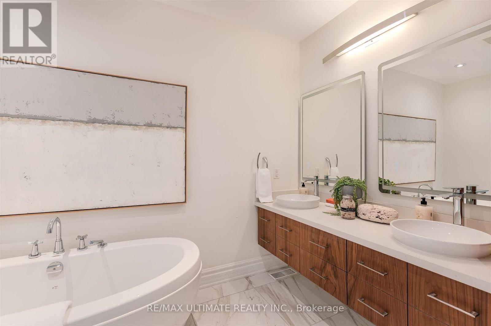 21 Ashall Boulevard, Toronto, Ontario  M4B 3C2 - Photo 24 - E12463193