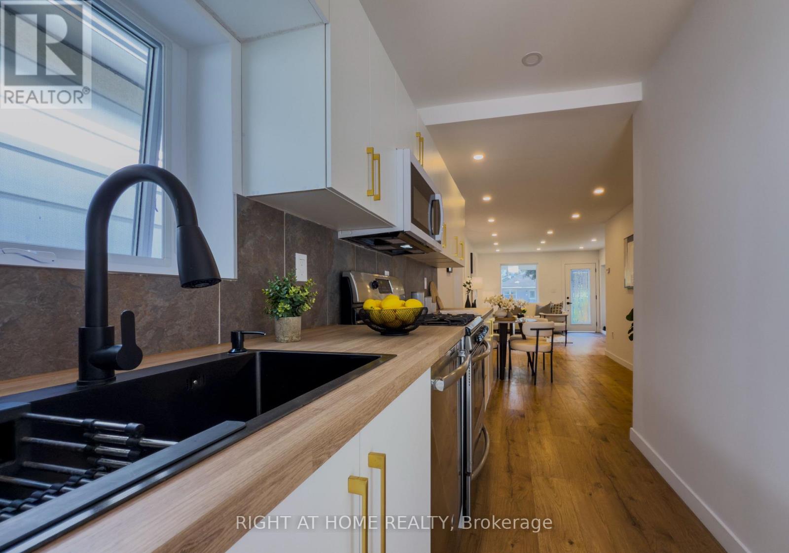 32 Brenton Street, Toronto, Ontario  M4B 1C9 - Photo 9 - E12463219