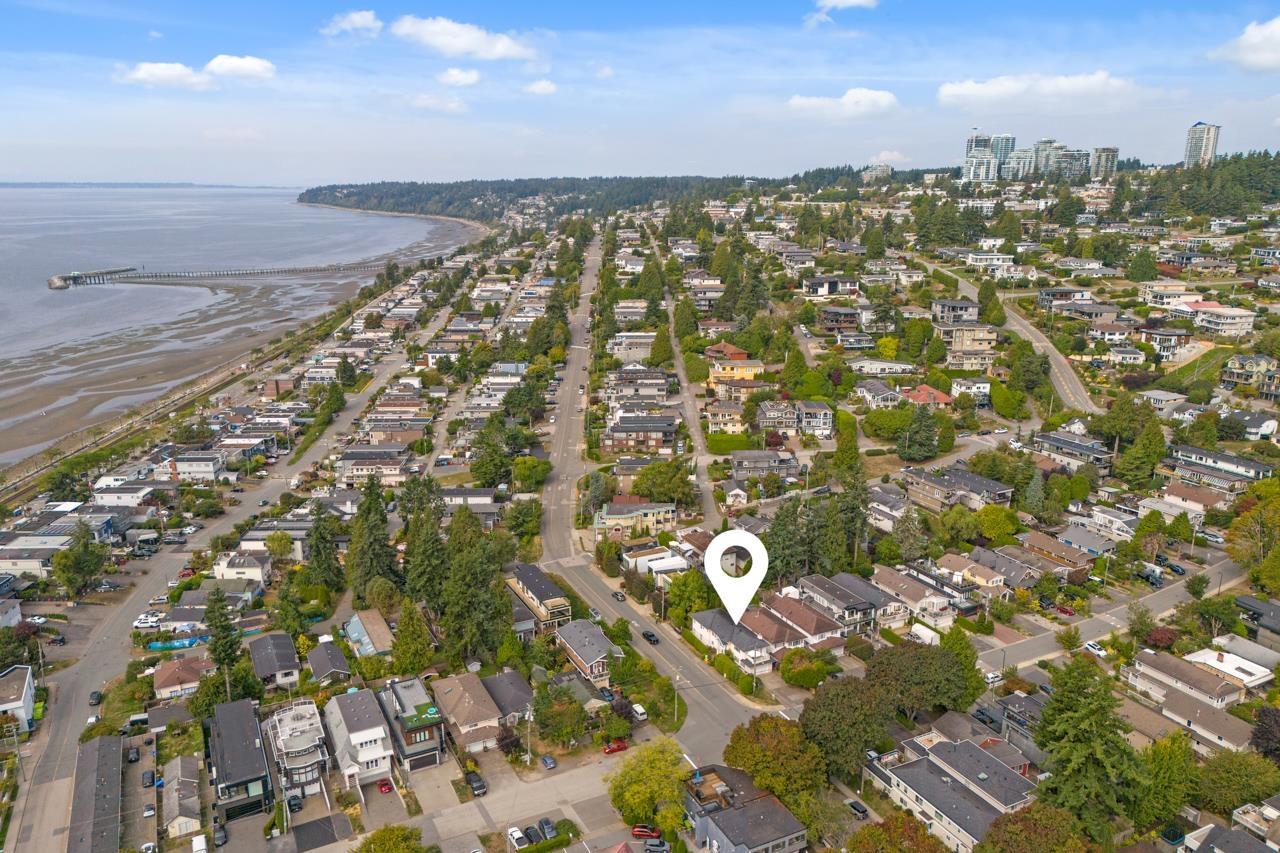 907 Maple Street, White Rock, British Columbia  V4B 4M4 - Photo 2 - R3058123