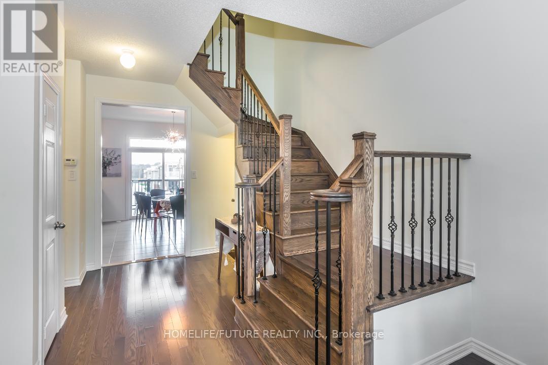15 Sharbot Lane, Markham, Ontario  L6E 0S7 - Photo 4 - N12463139
