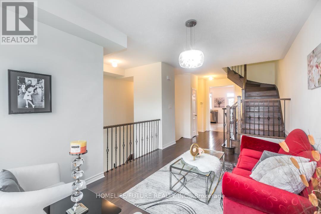 15 Sharbot Lane, Markham, Ontario  L6E 0S7 - Photo 6 - N12463139