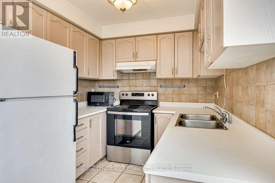 138 Melville Avenue, Vaughan, Ontario  L6A 1Y9 - Photo 2 - N12463148