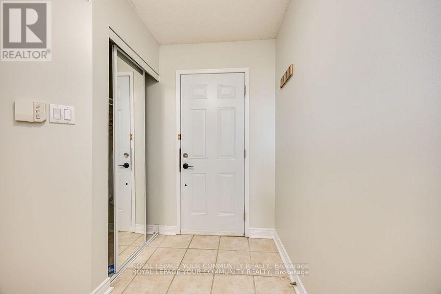 138 Melville Avenue, Vaughan, Ontario  L6A 1Y9 - Photo 3 - N12463148