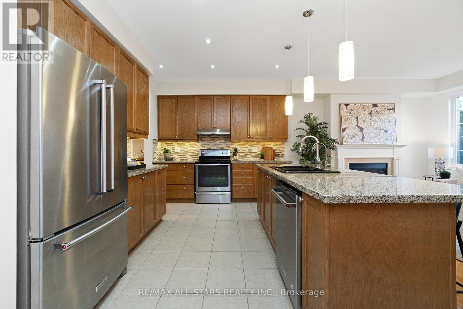 40 Betty Roman Boulevard, Markham, Ontario  L6C 0A5 - Photo 12 - N12463149