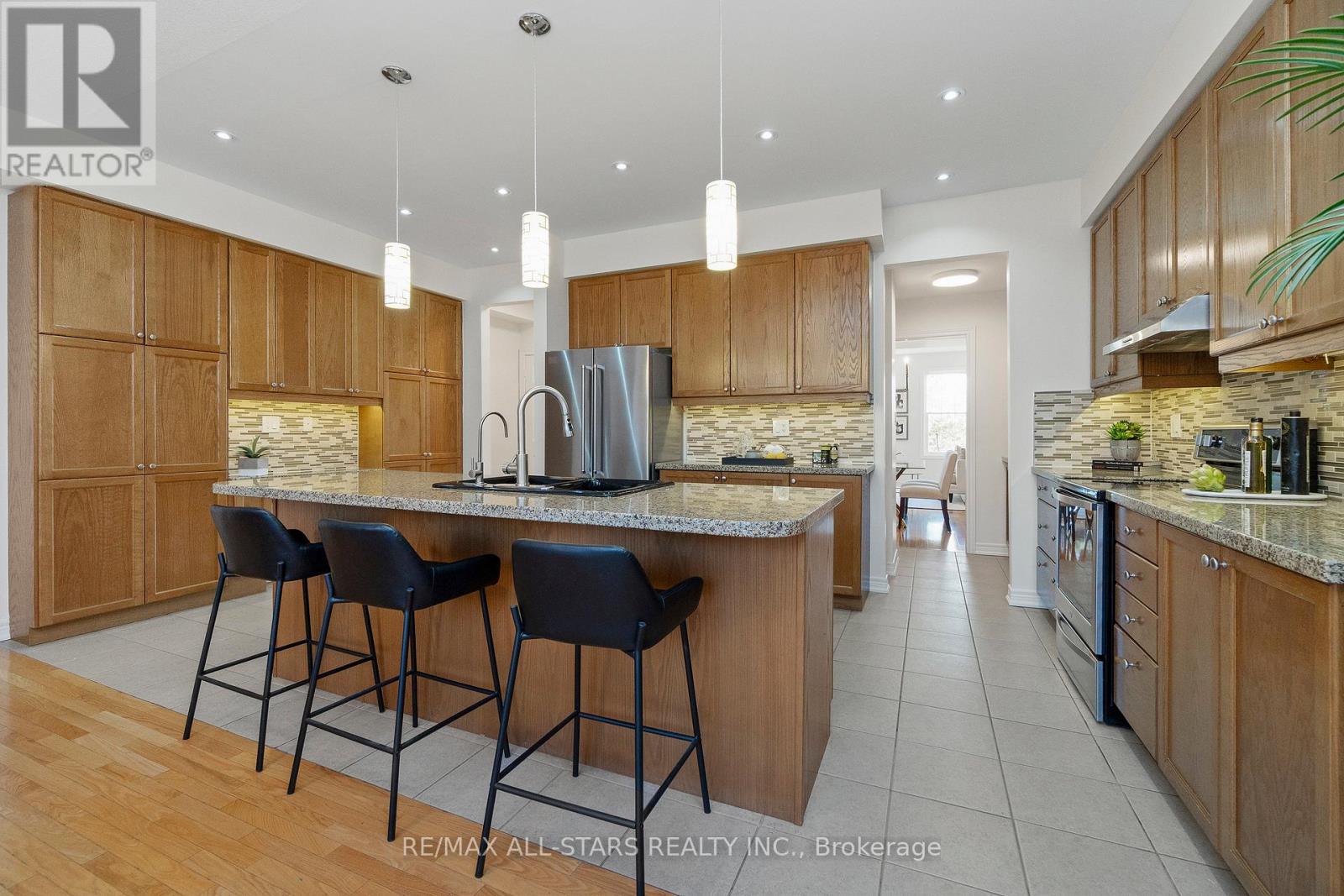 40 Betty Roman Boulevard, Markham, Ontario  L6C 0A5 - Photo 13 - N12463149