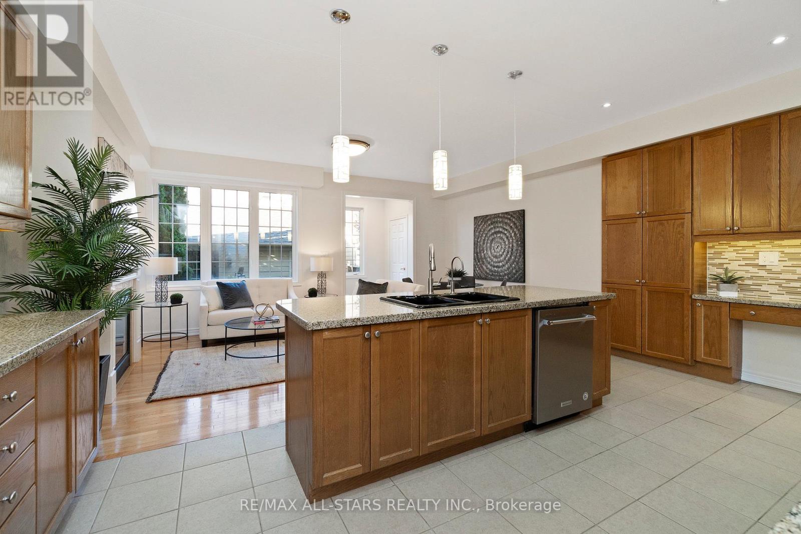 40 Betty Roman Boulevard, Markham, Ontario  L6C 0A5 - Photo 15 - N12463149