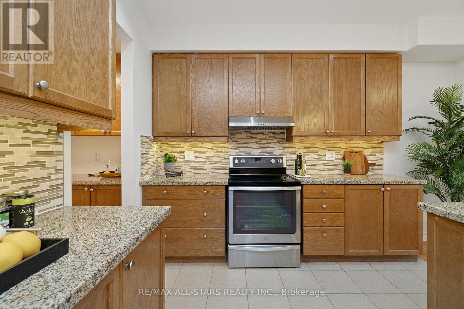 40 Betty Roman Boulevard, Markham, Ontario  L6C 0A5 - Photo 16 - N12463149