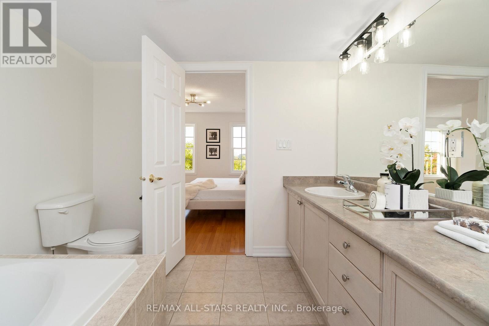 40 Betty Roman Boulevard, Markham, Ontario  L6C 0A5 - Photo 30 - N12463149