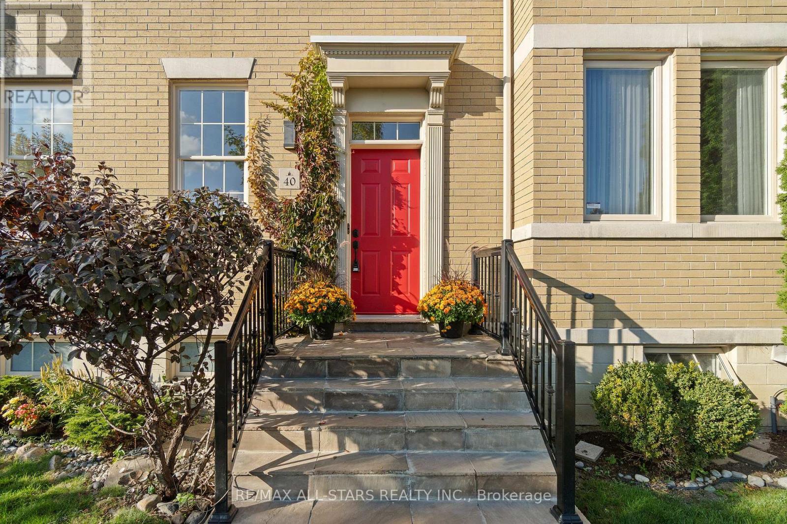 40 Betty Roman Boulevard, Markham, Ontario  L6C 0A5 - Photo 4 - N12463149