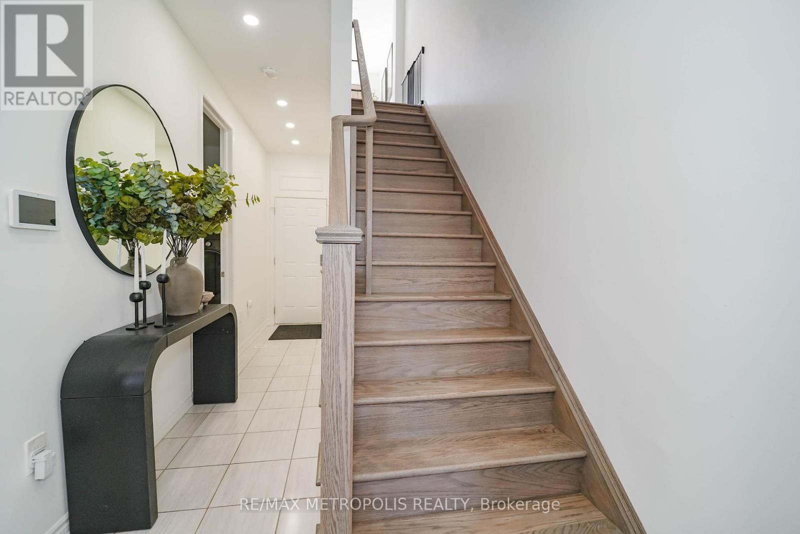 29 Casely Drive, Richmond Hill, Ontario  L4S 0K3 - Photo 5 - N12463167